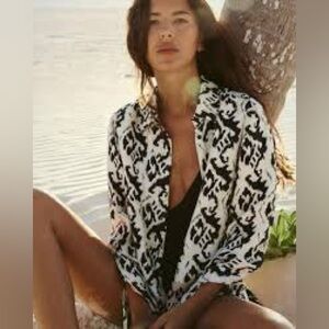 Zara Black and White Patterned blouse with Pink Accent size Large